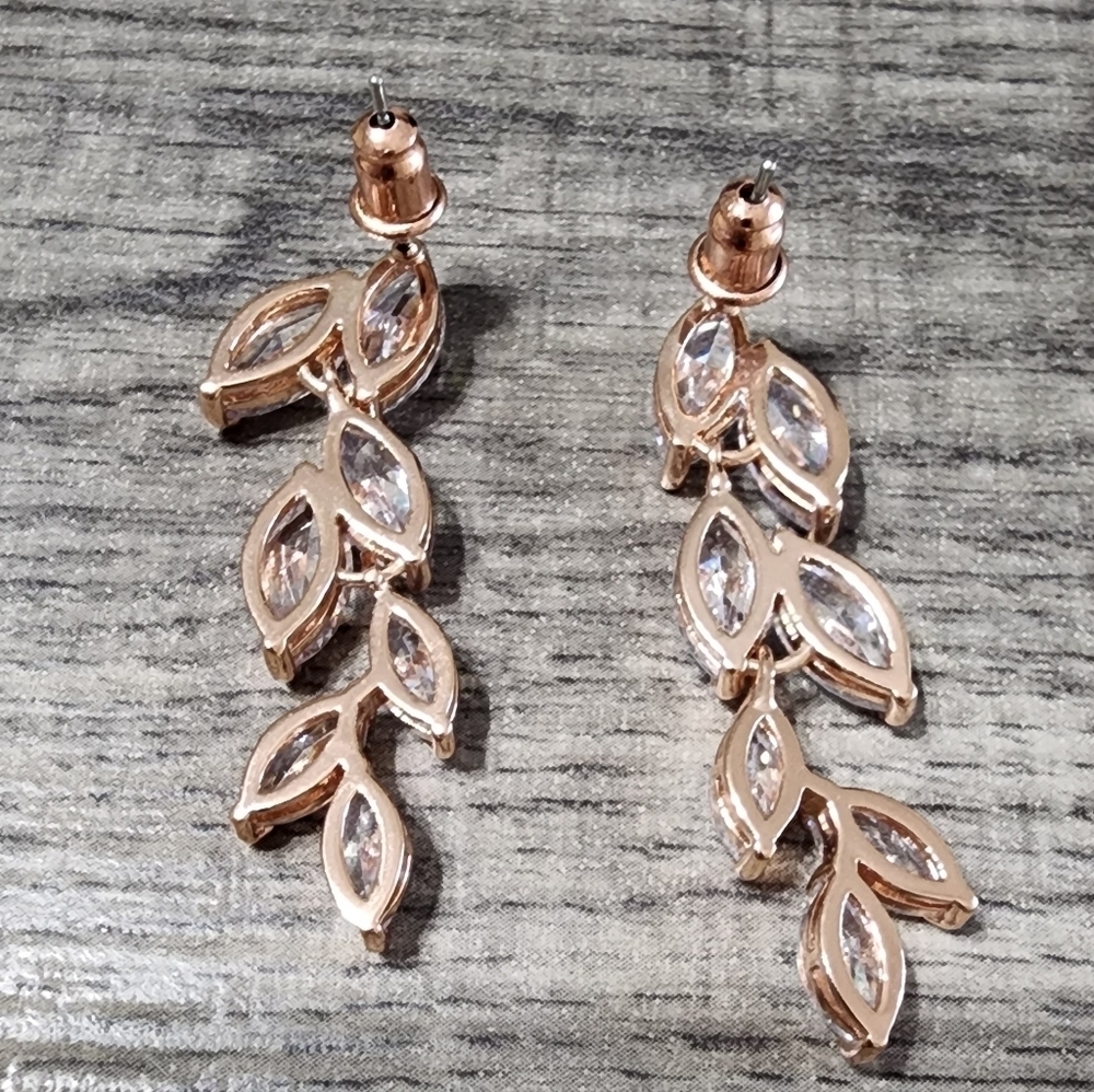 Elegant Rose Gold Crystal Drop Earrings - Picture 4 of 4
